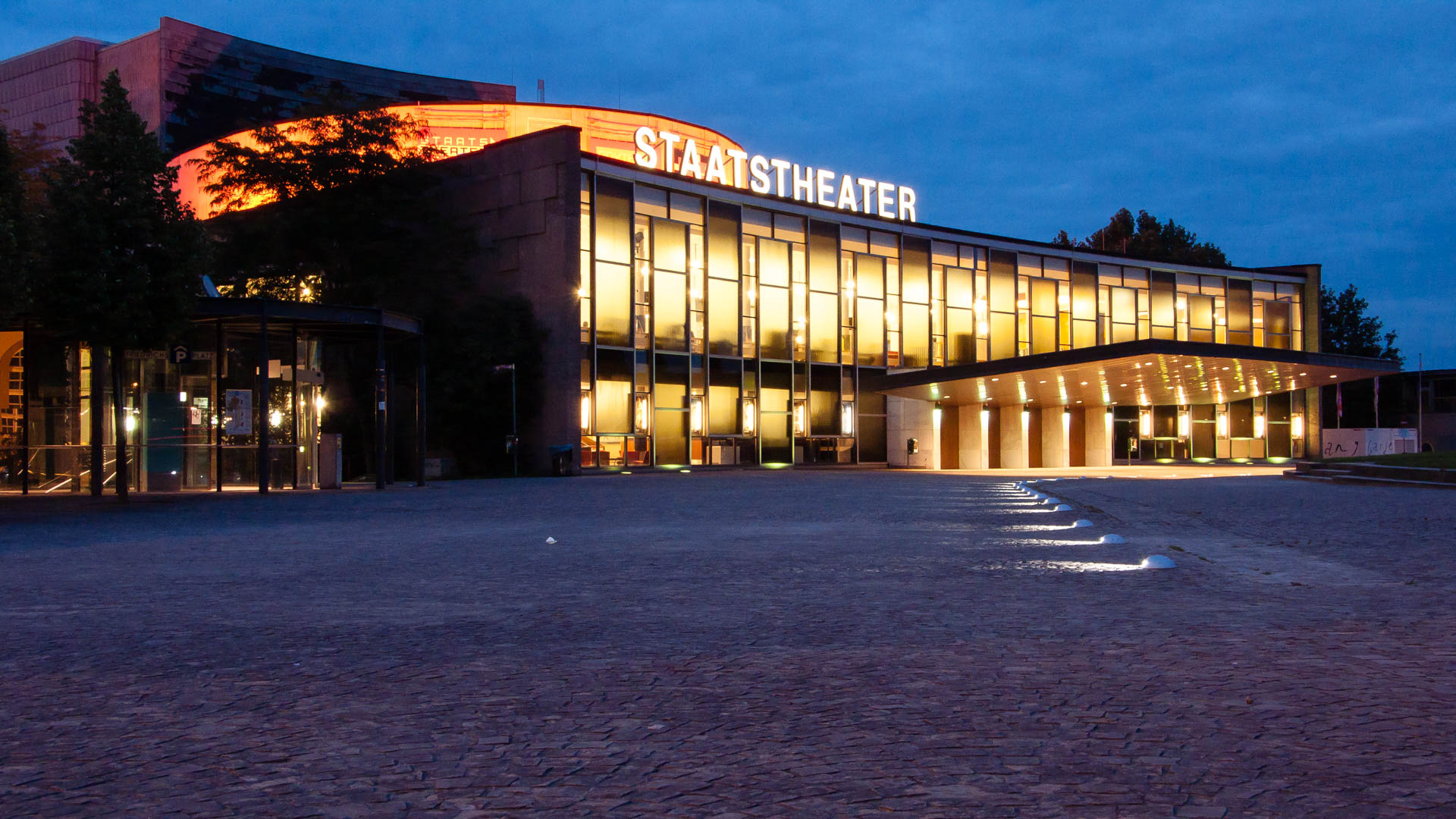 Kassel, Staatstheater bei Nacht